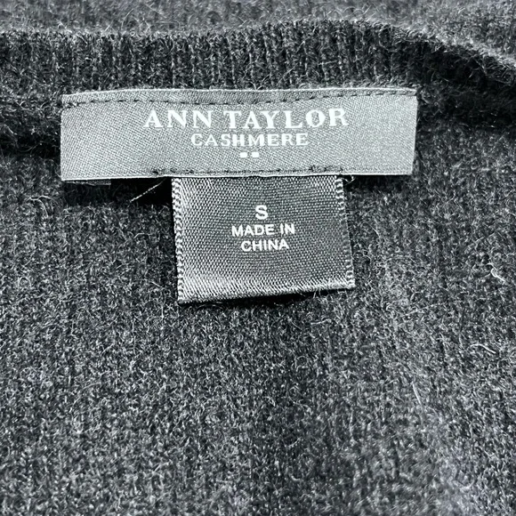 Ann Taylor Cashmere V-Neck Sweater Black Size Small - Picture 7 of 7
